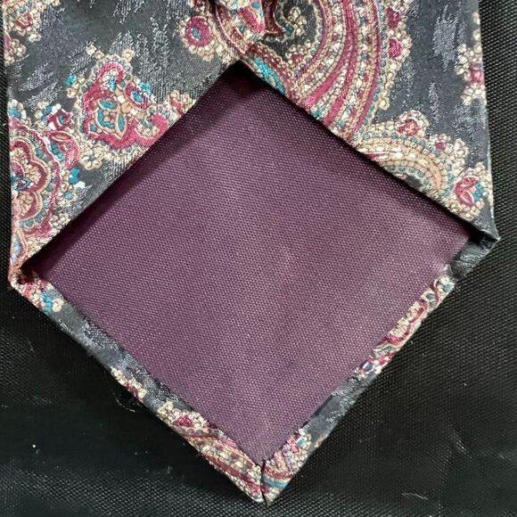 Men’s Camden Court Tie – Charcoal Gray background with a Paisley Design - Picture 4 of 4